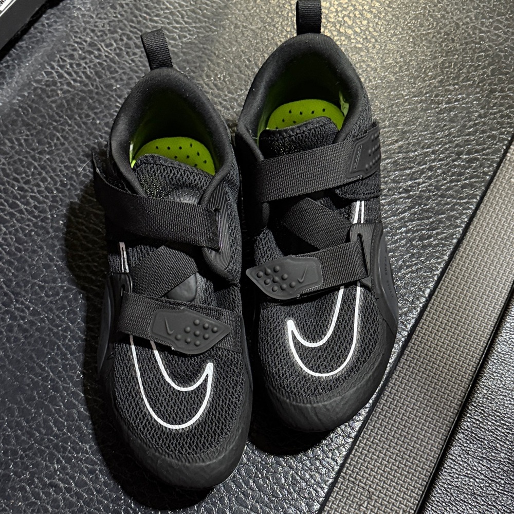 Nike spin shoes